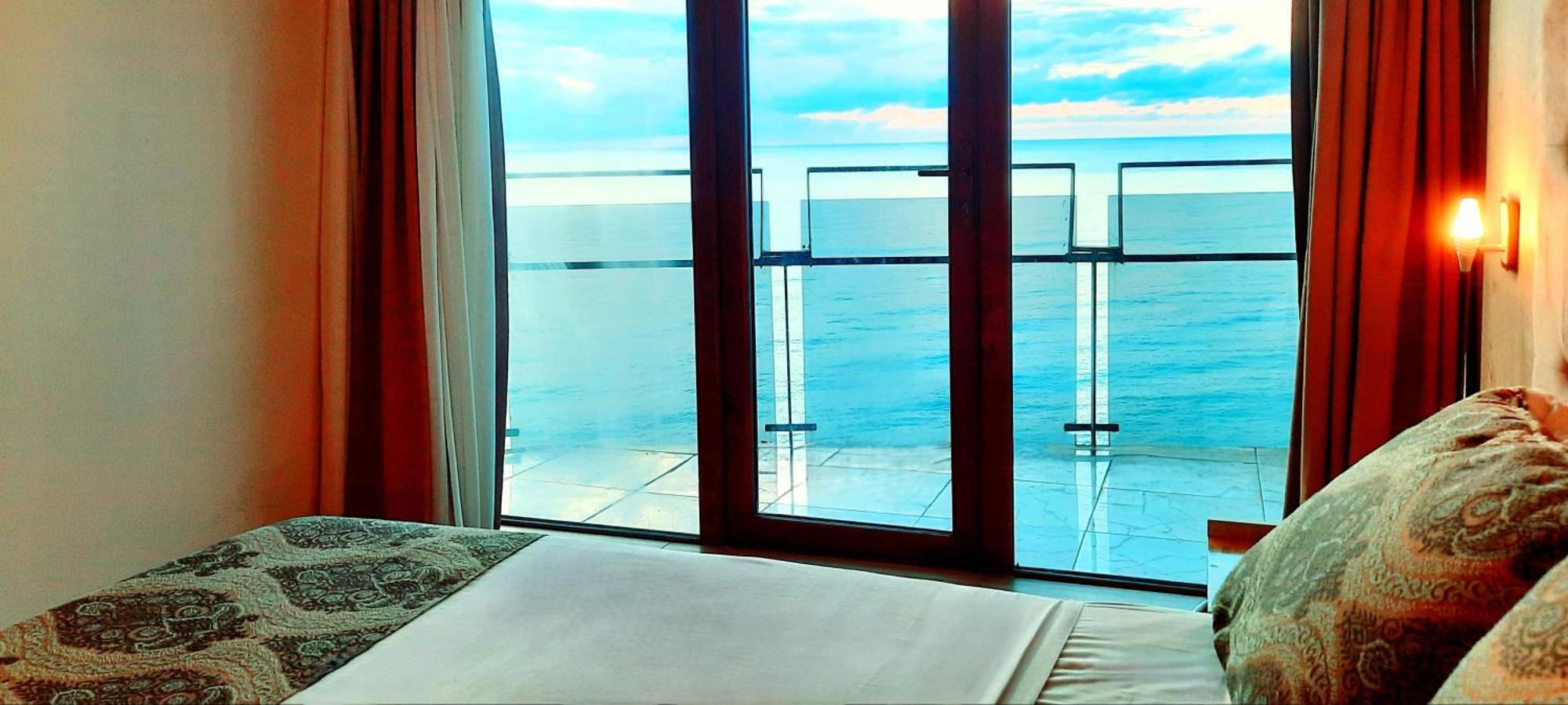Ashtal Beach Hotel Batumi Ngoại thất bức ảnh
